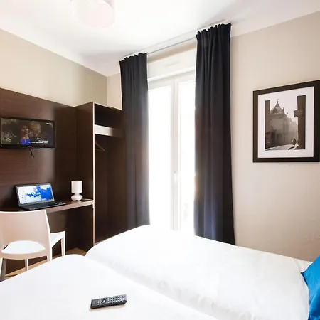 Atrium Mondial Hotel